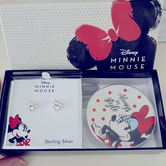 NWT MINNIE MOUSE STERLING SILVER EARRINGS - Picture 1 of 3